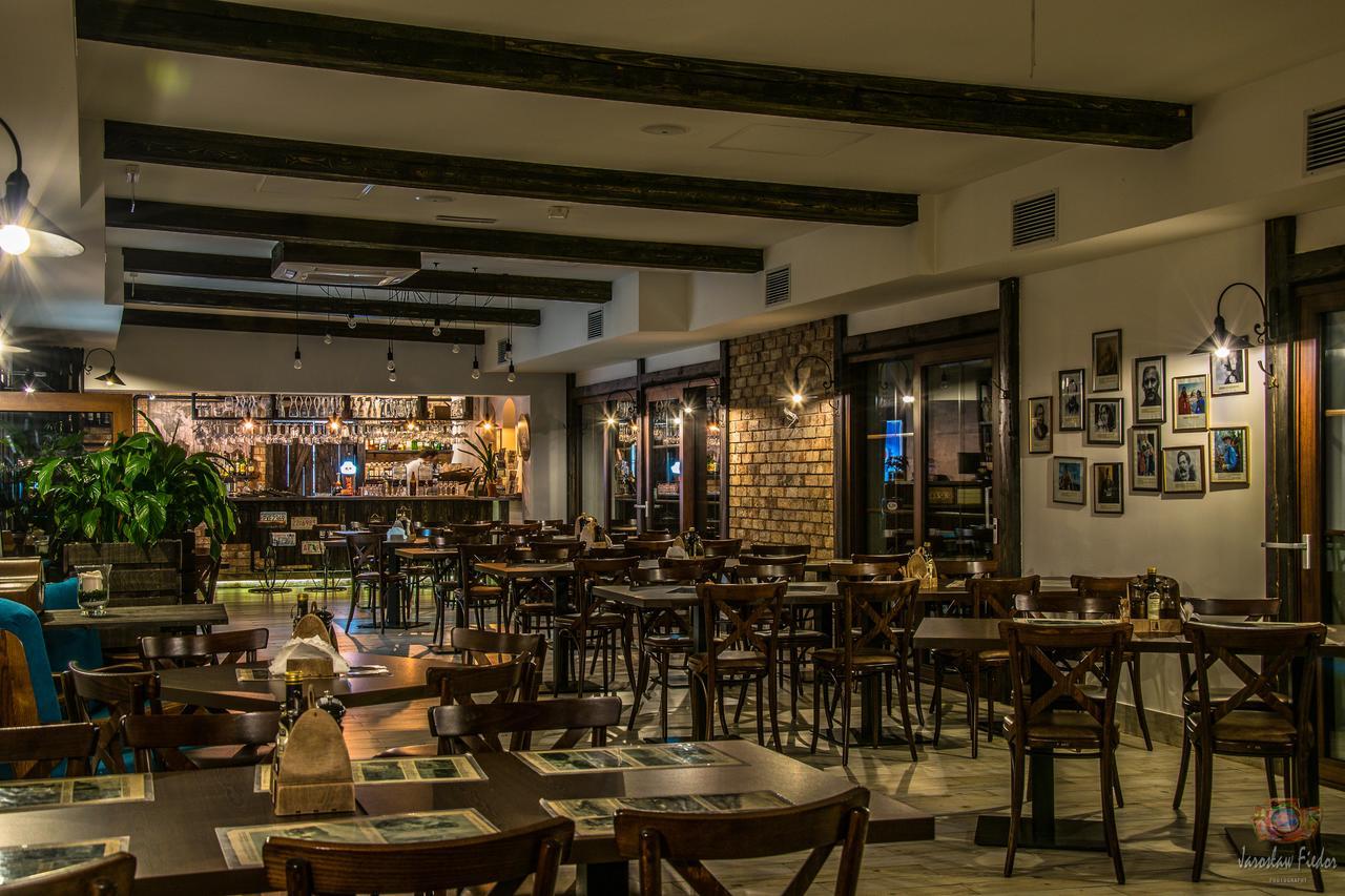 Old Tree Village & Restaurant Oświęcim Extérieur photo
